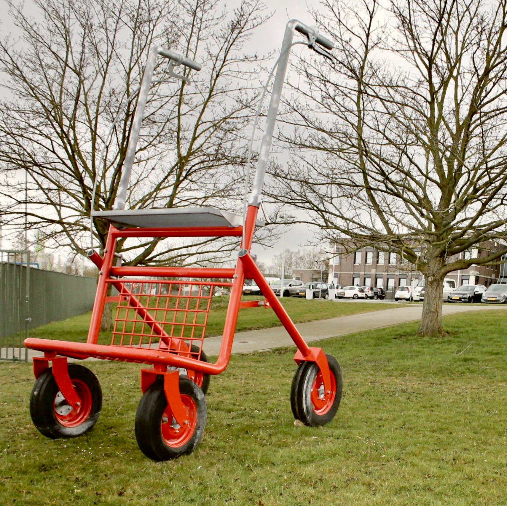 Meander hoofdkantoor Landgraaf kunstwerk Rollator, Jules Beckers