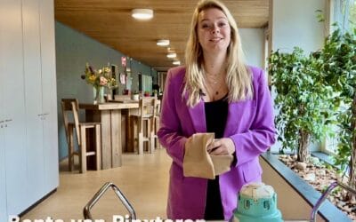 Vitalis vlogt haar eigen instructie
